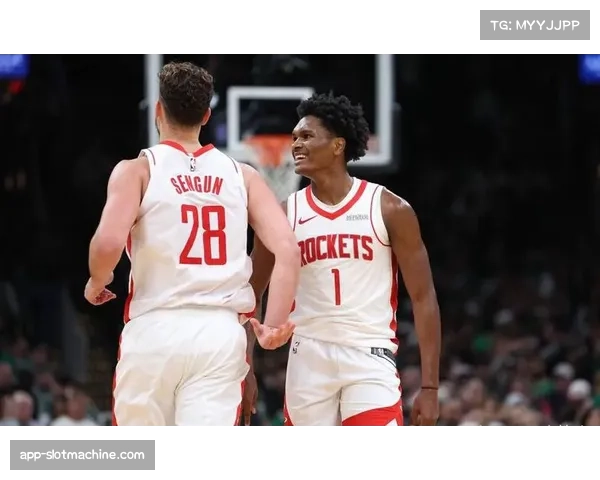 火箭乌度卡试验11人轮换 季后赛前确定核心轮转名单